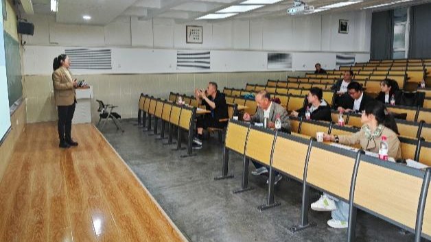 学校举行2023年新入职教师教学能力测试
